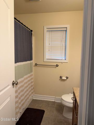 902 Shardon Court, Schenectady, NY 12306