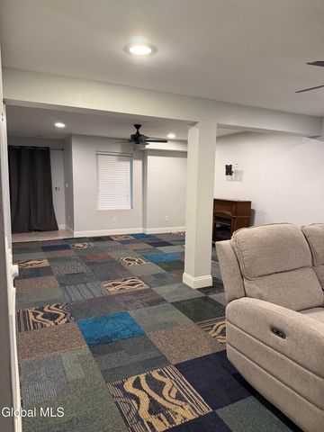 902 Shardon Court, Schenectady, NY 12306