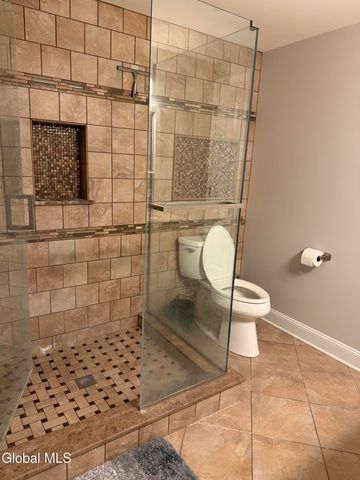 902 Shardon Court, Schenectady, NY 12306