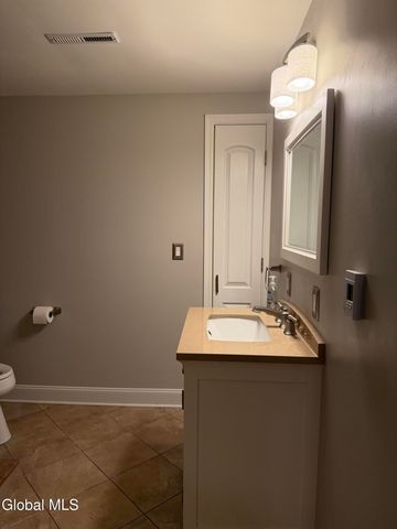 902 Shardon Court, Schenectady, NY 12306