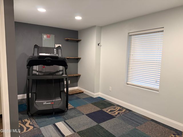 902 Shardon Court, Schenectady, NY 12306