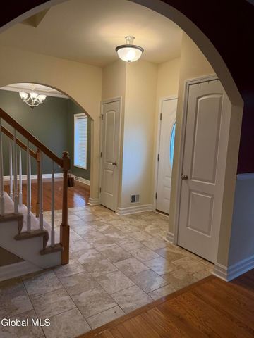 902 Shardon Court, Schenectady, NY 12306