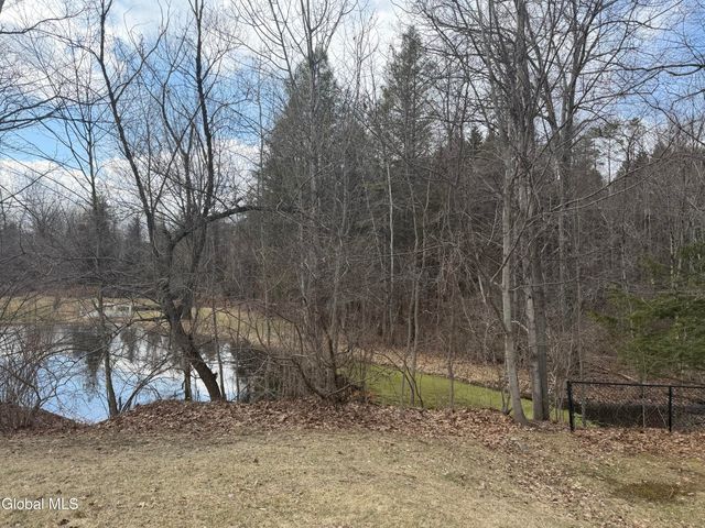 902 Shardon Court, Schenectady, NY 12306