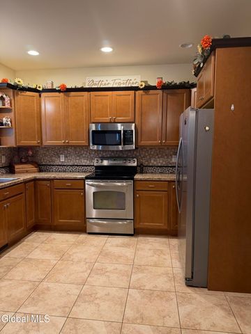 902 Shardon Court, Schenectady, NY 12306