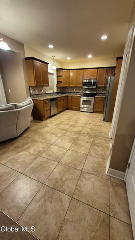 902 Shardon Court, Schenectady, NY 12306