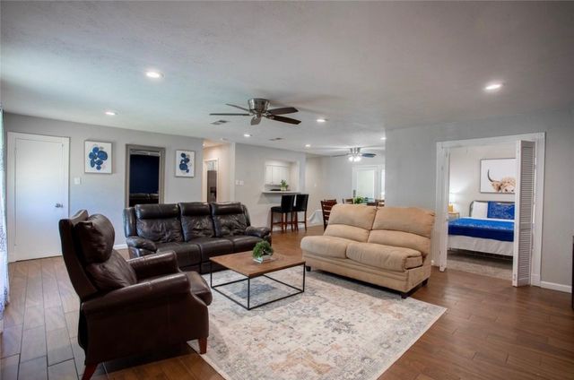 641 Furlong Drive, Dallas, TX 75211