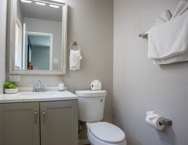 641 Furlong Drive, Dallas, TX 75211