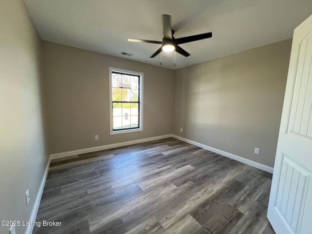 101 Hidden Valley Dr, Bardstown, KY 40004