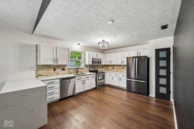8539 Eagles Nest Drive, Avon, IN 46123