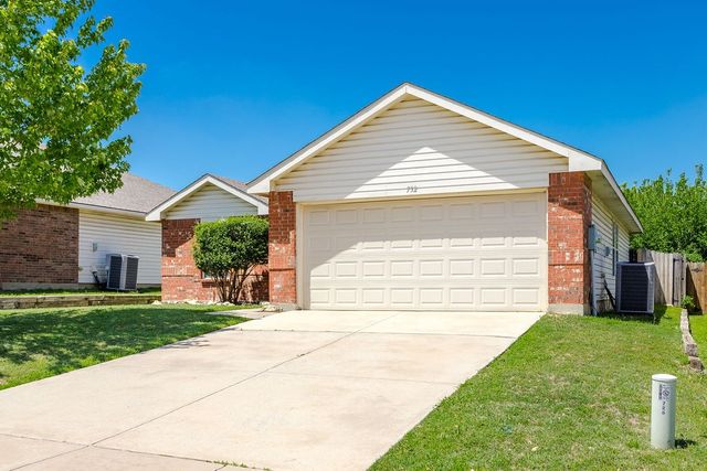 732 Poncho Lane, Fort Worth, TX 76052
