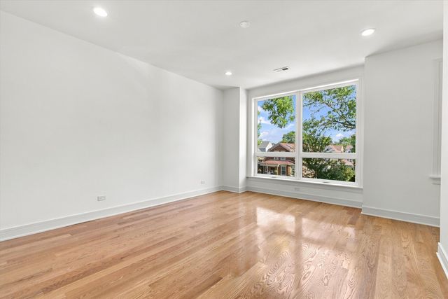 904 N Trumbull Avenue, Chicago, IL 60651