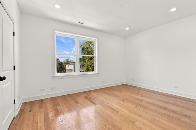 904 N Trumbull Avenue, Chicago, IL 60651