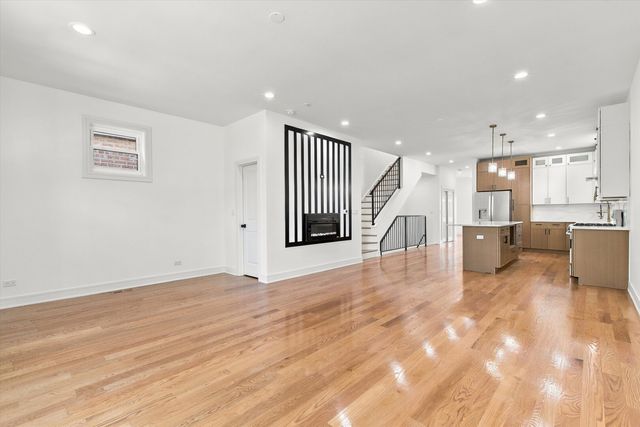 904 N Trumbull Avenue, Chicago, IL 60651
