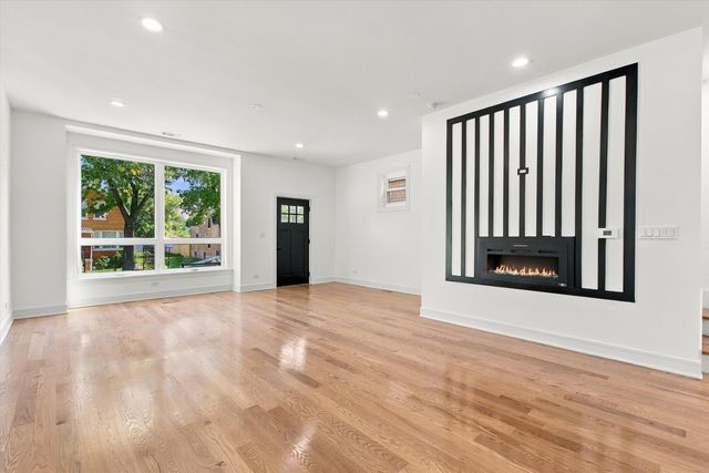 904 N Trumbull Avenue, Chicago, IL 60651