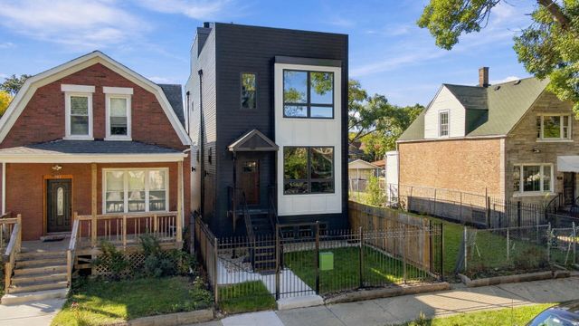 904 N Trumbull Avenue, Chicago, IL 60651