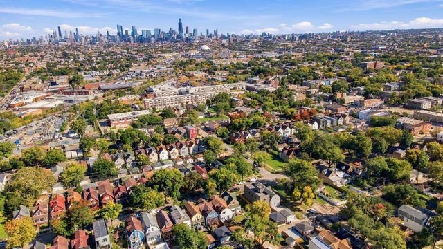 904 N Trumbull Avenue, Chicago, IL 60651
