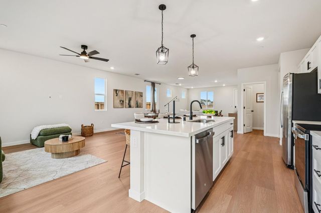 1633 Hansen Ranch Rd, Olivehurst, CA 95961