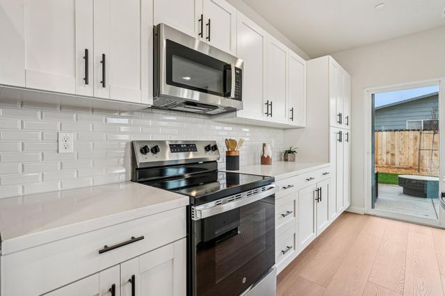 1633 Hansen Ranch Rd, Olivehurst, CA 95961