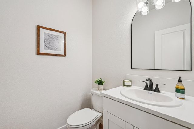 1633 Hansen Ranch Rd, Olivehurst, CA 95961