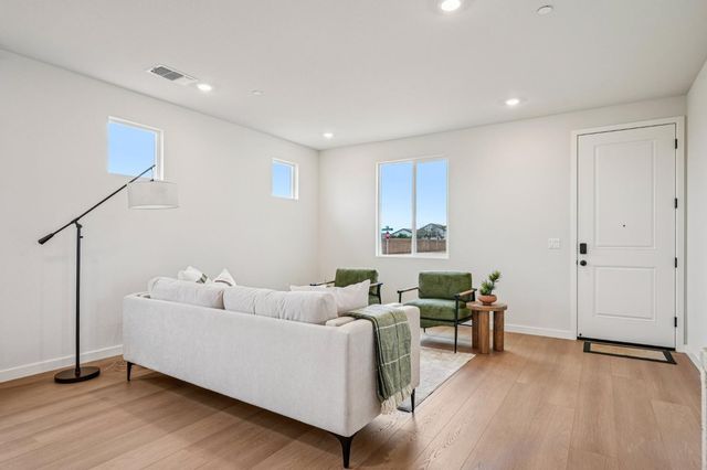 1633 Hansen Ranch Rd, Olivehurst, CA 95961