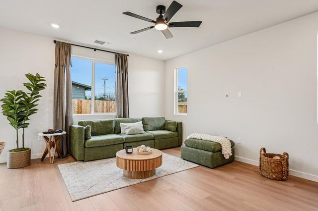 1633 Hansen Ranch Rd, Olivehurst, CA 95961