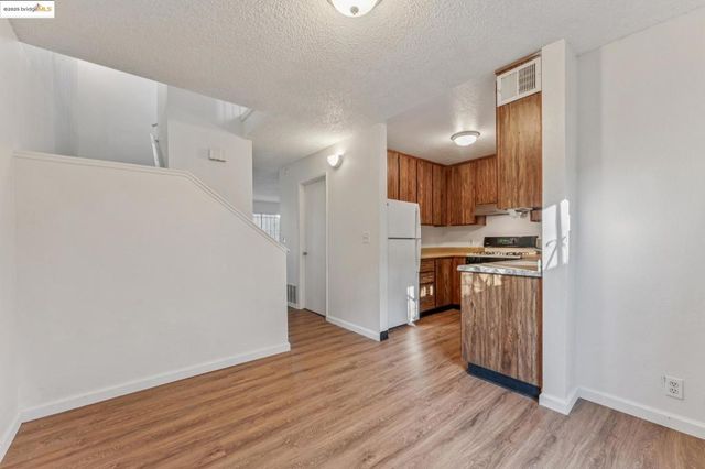9663 Elmview, Oakland, CA 94603