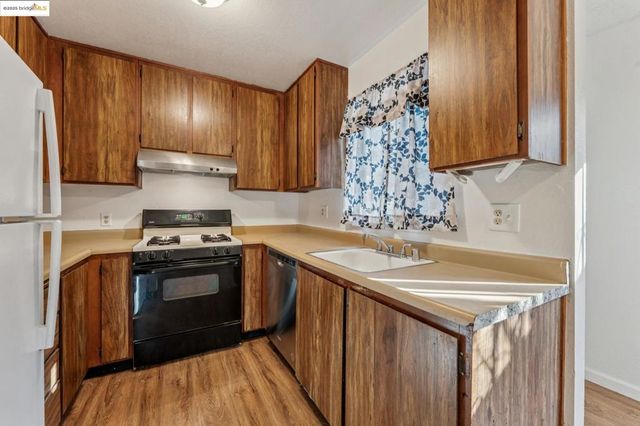 9663 Elmview, Oakland, CA 94603