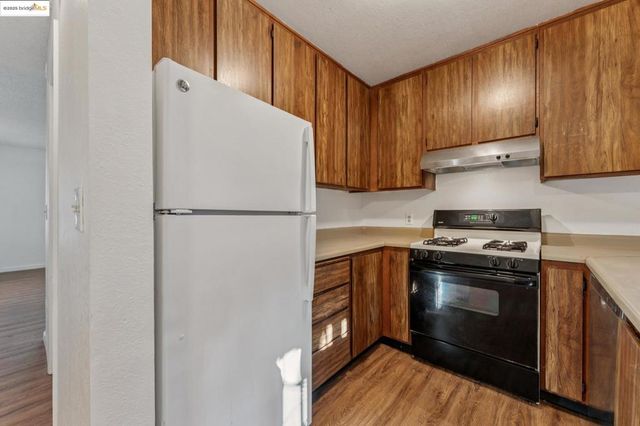 9663 Elmview, Oakland, CA 94603