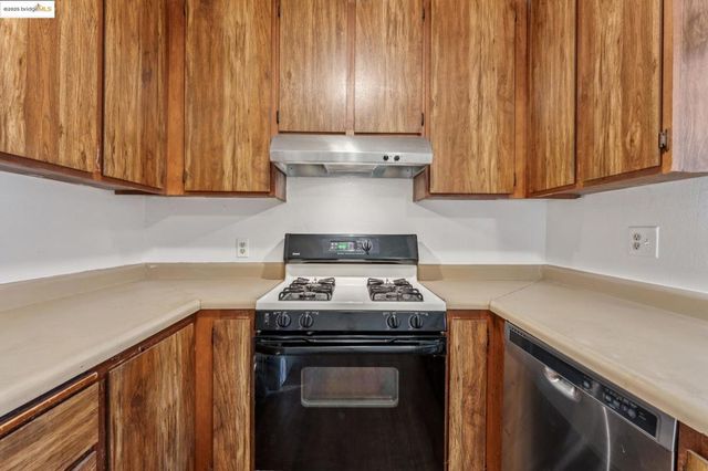 9663 Elmview, Oakland, CA 94603