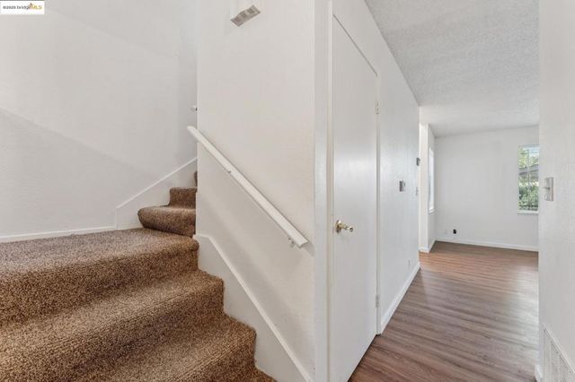 9663 Elmview, Oakland, CA 94603