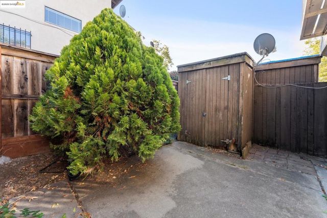 9663 Elmview, Oakland, CA 94603