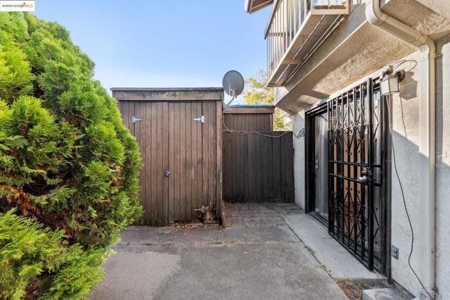 9663 Elmview, Oakland, CA 94603