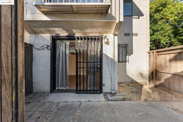 9663 Elmview, Oakland, CA 94603