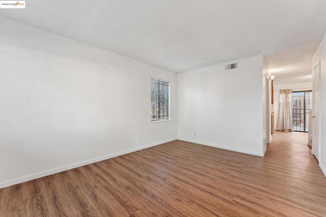 9663 Elmview, Oakland, CA 94603