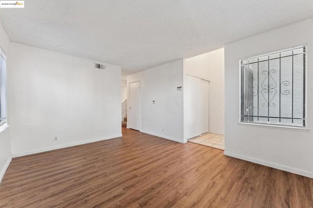 9663 Elmview, Oakland, CA 94603