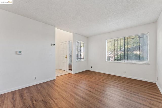 9663 Elmview, Oakland, CA 94603