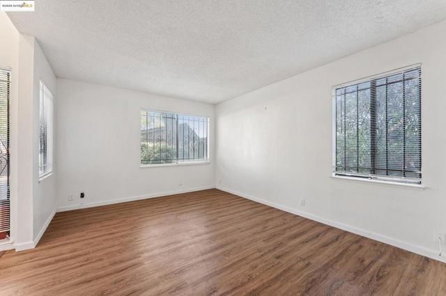 9663 Elmview, Oakland, CA 94603