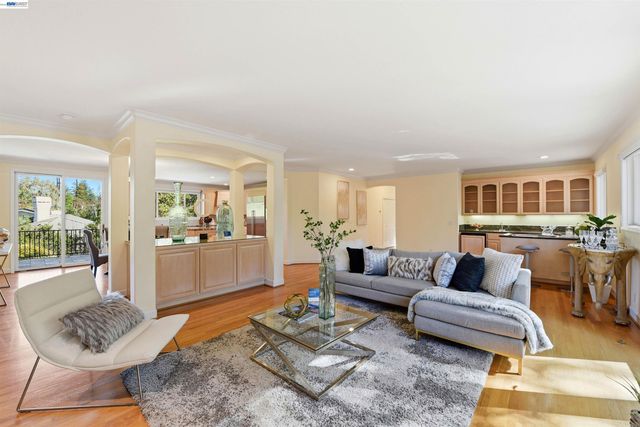 12800 Clausen Ct, Los Altos Hills, CA 94022