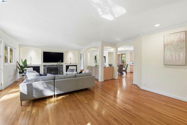 12800 Clausen Ct, Los Altos Hills, CA 94022