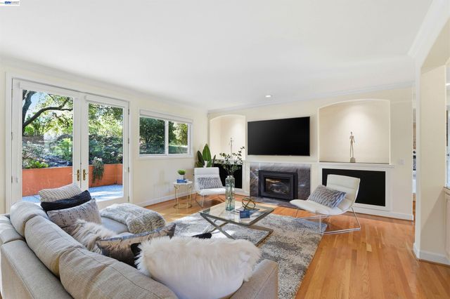 12800 Clausen Ct, Los Altos Hills, CA 94022