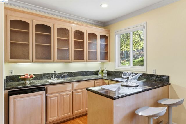 12800 Clausen Ct, Los Altos Hills, CA 94022