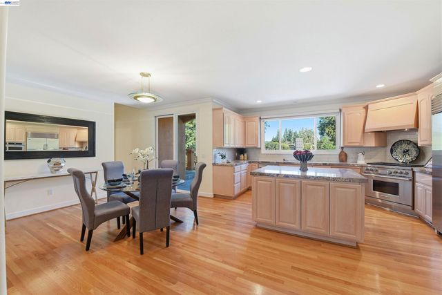 12800 Clausen Ct, Los Altos Hills, CA 94022