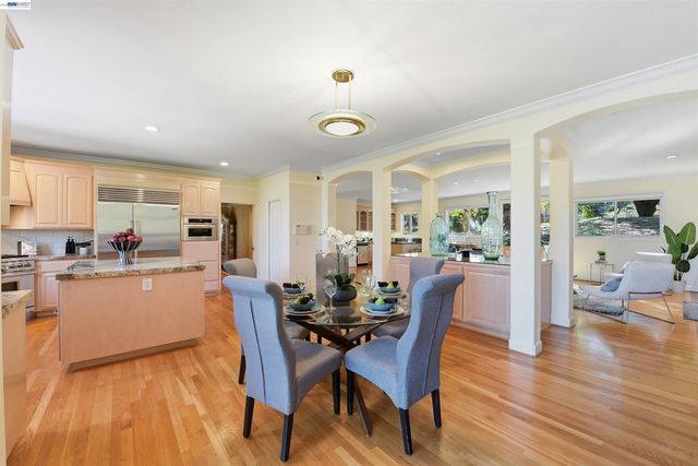 12800 Clausen Ct, Los Altos Hills, CA 94022