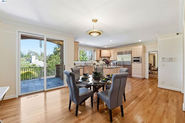 12800 Clausen Ct, Los Altos Hills, CA 94022