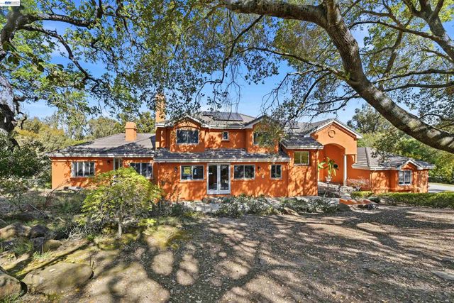 12800 Clausen Ct, Los Altos Hills, CA 94022