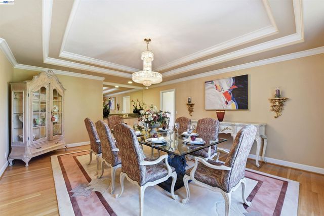 12800 Clausen Ct, Los Altos Hills, CA 94022