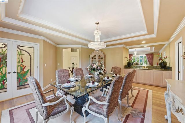 12800 Clausen Ct, Los Altos Hills, CA 94022