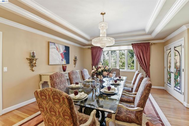 12800 Clausen Ct, Los Altos Hills, CA 94022