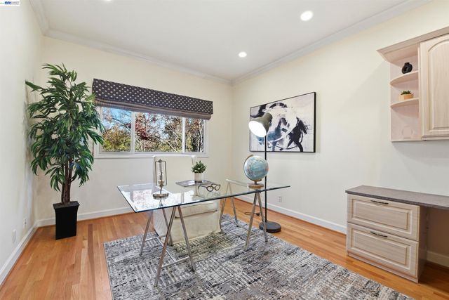 12800 Clausen Ct, Los Altos Hills, CA 94022