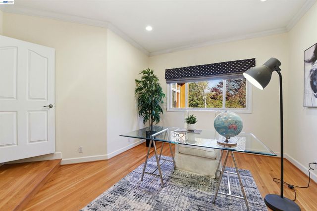 12800 Clausen Ct, Los Altos Hills, CA 94022